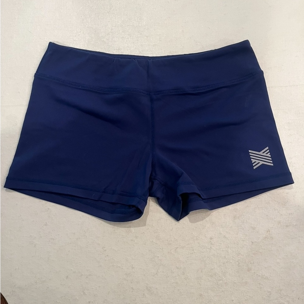 Treign Navy Blue athletic Booty 2.5” Shorts.
GUC!